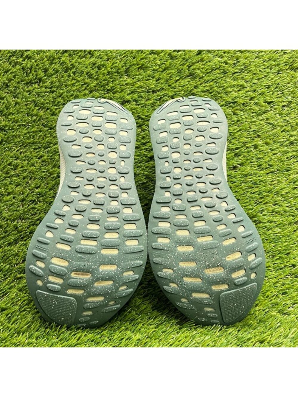 Nike ReactX Infinity Run 4 Vintage Green Womens Size 9.5 Running Shoes Sneakers - Picture 8 of 11